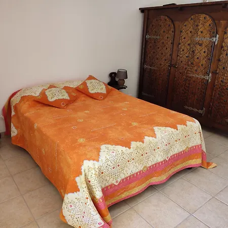 Le Petit فيلة Chamaret